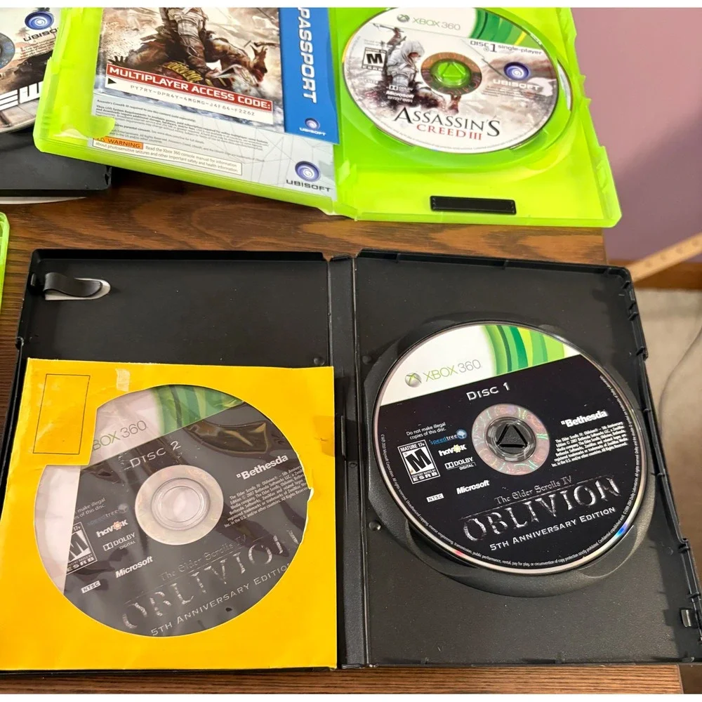 Xbox 360 Game Lot Assassins Creed III Mass Effect 3 The Crew Oblivion 4 Games‎
